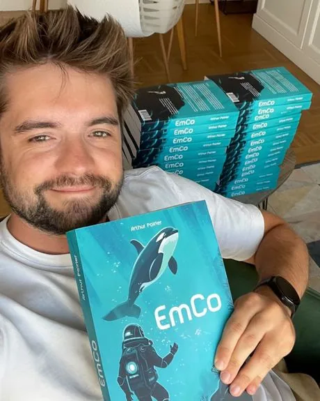 Arthur Poirier avec son livre EmCo