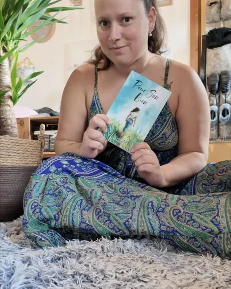 Laura Martena avec son livre Pour Son Bien
